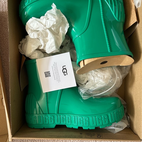 UGG Woman Teal Rain Boots - Picture 2 of 3